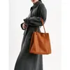 Sacs de soirée 2024 Fashion Trend Femme's Bag Niche Design High-Und Exquis Bucket Western Style Sac à main