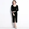 Casual Dresses Black Velvet Dress for Women in Autumn and Winter French High-End Design Sense V-Neck-knappen Split Slimming Exquis