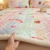 Winter warme flanel elastische band sprei soft st -slip dikke fleece matras topper bedel dunne tatami voor huis slaapzaal 231222
