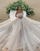 Fabuloso pérolas vestidos de casamento plissado vestidos de noiva renda sem alças decote uma linha tule trem varredura vestido de novia