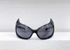 Zonnebrilproduct B's zonnebril in dezelfde stijl als de Gotham Bat Imp cat eye-zonnebril BB0284S WYNC