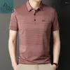 Mente de polos masculine pour hommes à manches courtes à manches été, jet de redressement des poches à impression à rayures Bouton bouton Polo t-shirts de mode décontractée