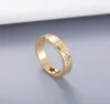 Venta de productos Personalidad de anillo de oro Simple para el anillo de amantes Anillo de moda Anillos plateados de alta calidad Joyería Suministro8212835