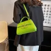 エレガントなソリッド2013新しいフリップスクエアロック汎用性のある女性用肩甲or斜面クロスフォーシーズンズ通勤バッグ