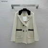 Damskie kurtki designerskie kurtki aksamitne frędzlone wełniane wełniane podwójne płaszcz lapowy Blazer Wedding Dinner Ubrania z broszką 25 grudnia