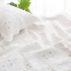 Elegante klassieke pruim bloemen borduurwerk Wit 3 stks 100%katoen gewatteerde beddenverspreide 2pillow shams decoratief beddeksel 231222