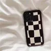Caixa de telefone criativo padrão do quadro de xadrez para iPhone 15 14 13 11 12 Pro Max 7 8 Plus x XS Max XR Soft Soft Top Acessórios de capa de choque 30pcs