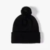 Bérets Fashion Street Style Chapeaux tricotés masculins chauds pour l'homme au design Logo Skullies noires imprimées Lettres brodé