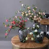 Fleurs décoratives Fleur artificielle Silk Peach Blossom Branch Plum Cherry Wedding Arrangement Accessoires pour la chambre Décor de Noël de la maison