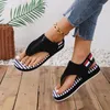 Sandaler Kvinnor Clip Toe Rome Skor 2024 Summer Outdoor Beach Slippers Fashion Walking Zip Flip Flops Platform Flats Slides Femme