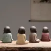 Buddha posągi mały mnich kolorowy piasek ceramiczny klub geomantyczny dekoracja fioletowe figurki piaskowe herbata pet l9 231225