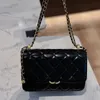 WOC Double Gold Ball Chain Bag 패션 여성 어깨 가방 22C 가죽 플랩 다이아몬드 골드 하드웨어 금속 버클 럭셔리 핸드