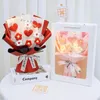 Ghirlande di fiori decorativi rifiniti a mano con cuore d'amore Bouquet all'uncinetto Fiore artificiale lavorato a maglia Matrimonio Compleanno Fidanzata Artigianato