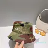 Ball Caps Designer Couple de vacances en plein air Capuche de balle d'été Camping Camo Lettre broderie Casquette Sun Protection Sun Ashade Beaut Bucket Hat