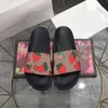 Designer Slides Mens Mulheres Chinelos Verão Sandália Praia Slide Flat Borracha Sola Flip Flops Engrenagem Grossa Sandles Tiger Bee Causal Slipper Aleatório Sapatilhas de Luxo