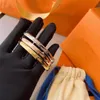 Braccialetti designer braccialetti di marca di lusso Gioielli da polso Gioielli 18K Braccialetti in acciaio inossidabile oro inossidabile Nuovo Regalo per le feste di matrimonio Accessori per la festa di matrimonio J12093