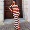 Y2k gestreiftes Rückenless gestrickt Maxi Kleid Frauen Herbst Vintage Elegant Long Sleeve O Hals Beach Party Kleider weibliche lässige Roben 231225