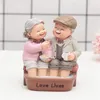 Mini -oma opa -figuren Sweety Liefhebbers Paar oude mensen Autocake Desktop Ornament Figurines Miniatuur Home Decor Decoration 231222