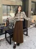 Chaqueta corta a cuadros vintage exterior de invierno coreano abrigo con cuello vuelto falda larga plisada moda elegante conjunto de dos piezas para mujeres 231225