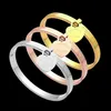 Pulseira clássica de alta qualidade Bangles simples pulseira alta polida Single Heart Luxury Style Casal Bracelets Lady Party Gifts WH295M