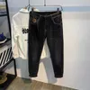 Jeans pour hommes Designer Jeans imprimés noirs Tendance pour hommes 2023 Été Nouvelle version coréenne Ins Trslim Ajustement Pantalon à petites jambes pour hommes LYU