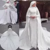 Atemberaubende 2024 bescheidene muslimische Meerjungfrau-Brautkleider mit abnehmbarer Schleppe, Spitzenapplikationen, Überrock-Brautkleider, Hijab, Hofschleppe, Vintage-Robe