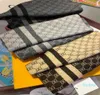 Zijden sjaal van hoge kwaliteit 4 seizoenssjaals Heren039s en dames039s klaversjaals met lange hals 3 kleuren verkrijgbaar met doos 111946189