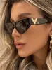Солнцезащитные очки роскошные винтажные солнцезащитные очки кот эйт женщины 2023 мода v дизайнер брендов Cateye Sun Glasses