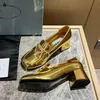 Sandals designer di lusso Donne con abbellimenti di cristallo Talchi rotondi con tacchi bassi slingback autentici in pelle Pompe casual Pompe caviglia Scarpe in oro in oro
