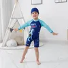 set 28 Y Costume da bagno intero per ragazzo con cappello 2022 Nuovo dinosauro Stampa protezione solare Costume da surf Costumi da bagno per bambini Bikini Costumi da bagno per bambini