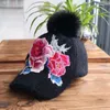 Ballkappen 202312-2508414 Chic INS Winter Kunstfell Blume Stickerei Pompon Lady Baseball Cap Women Freizeithut