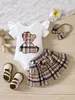 Clothing Sets INS Newborn Baby Girls Summer Bear Patch Embroidery Wrap Fart Triangle Romper Checked Butterfly 231117 2312307