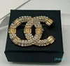 Ontwerp Diamanten Broche Vrouwen Kristal Strass Eenvoudige Letters Broches Pak Pin Mode-sieraden Kleding Decoratie7566735