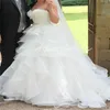 プリンセス階層オーガンザのウェディングドレスの目的地自発性ビーチの花嫁のドレス恋人