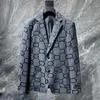 メンズスーツブレイザーズブランド衣料品メンゴールデンベルベットスーツスリムスリム高品質のビジネスブレイザースグルーのウェディングドレスジャケット