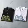 24SS Summer Mens Polos 남자 디자이너 티셔츠 자수 색 편지 인쇄 폴로 셔츠 남자 짧은 슬리브면 검은 흰색 티셔츠