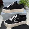 Zapatos casuales diseñador deportes viajes moda triángulo logo blanco mujeres zapatos planos con cordones tela de cuero gimnasio entrenadores plataforma señora zapatillas de deporte