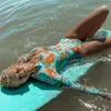 2023年の新しい水着の女性プリントフローラルワンピース水着長袖の水着スーツビンテージビーチウェアサーフィンスーツ
