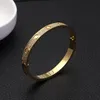 Bracelet en acier en titane pour amant 3 lignes Full Diamond Fashion Fashion Femmes hommes Bracelets Bracelets Bangles Valentin Bijoux avec Velvet Bag340c