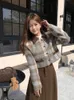 Chaqueta corta a cuadros vintage exterior de invierno coreano abrigo con cuello vuelto falda larga plisada moda elegante conjunto de dos piezas para mujeres 231225