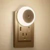 Luce notturna a LED da 1 confezione, luce notturna a induzione con controllo della luce plug-in, non illuminata durante il giorno e illuminata di notte, luce calda da 0,5 W e luce bianca, per camere da letto, sale studio.