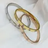 Designer Jewelry Fashion Full Star avec un bracelet en diamant Perfect Ladies Light Luxury Couple de bracelet en acier en titane simple