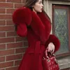 Wełniany płaszcz Środkowy długość 2023 Modele jesienne i zimowe Czerwony duży futrzany kołnierz moda moda odchudzka kurtka Temperament Kobiety 231225