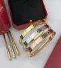 Tasarımcı Bilezikler manşet ucu lüks tornavida mücevher mücevher moda unisex bilezik 316L paslanmaz çelik kaplama 18k altın jewe4772329