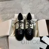 Kadınlar Düz Elbise Ayakkabı Klasik% 100 Otantik Loafers Buzağı Metal Metal Beyaz Siyah Kış Bayanlar Günlük Ayakkabı Tasarımcısı Top Lüks Moda Bale Ayakkabı