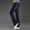 Mäns jeans herrar koreanska 2024 sommar blossade tunna denim byxor smala något flare boot cut business casual byxor grossist