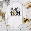 Baby bodysuit hej 2024 inant romper år gåva småbarn lång ärm jumpsuit pojkar flickor kläd bron dusch present 231225