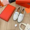 Loafer Shoes 2024 Spring/Summer New Women 고급 편안한 가죽 가방 헤드 메탈 버클 고품질 레트로 비 슬립 플랫 작은 가죽 신발