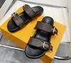 Män och kvinnor Summer Slippers Designer Sandaler Girl Flat Shoes Luxurious Classic Leather Thick Soled Sandals Tryckta brev Fashion Beach Shoes 35-45