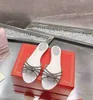 2024 Renes Caovilla Clippy Crystal Empelled Leather Flat Sandal Summer Top Designer Quality Women Sandaler Slide Open Toe Luxury Brand med Box 35-43